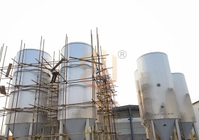 新太阳城·(中国)官方网站60噸大型精釀啤酒廠設備發酵系統